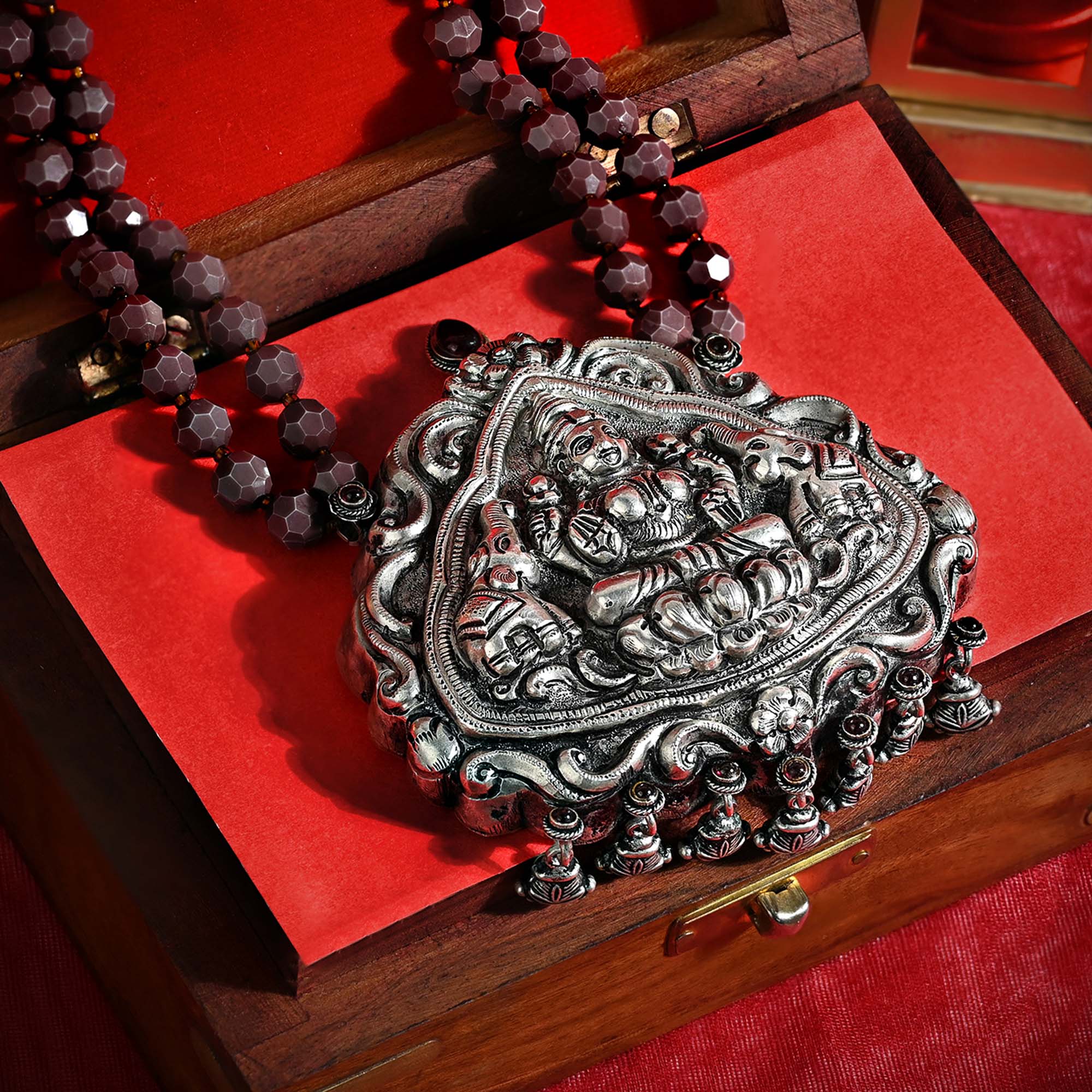 Belladonna Motif Silver Necklace - Image 6