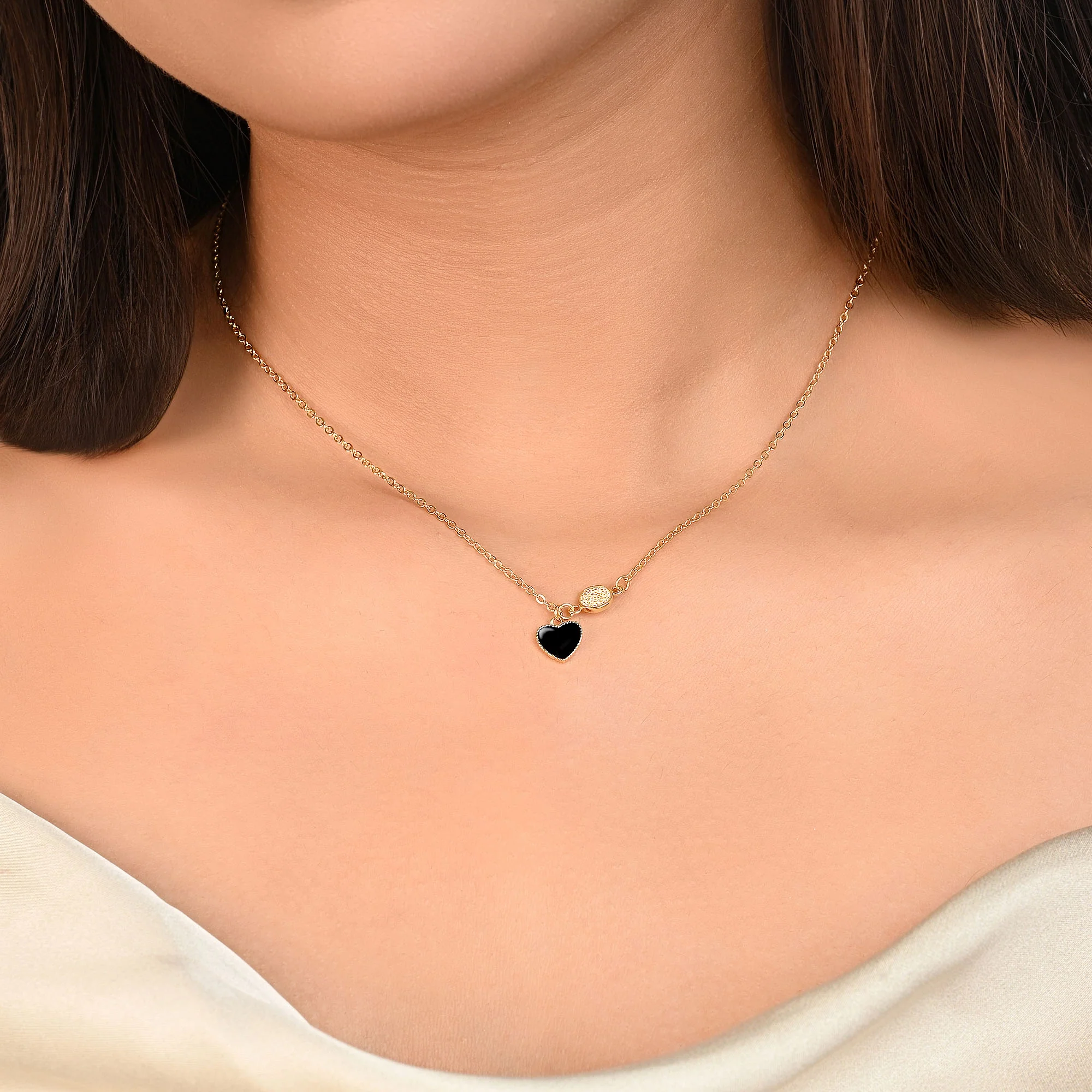 Black Heart Pavé Disc Necklace - Image 5