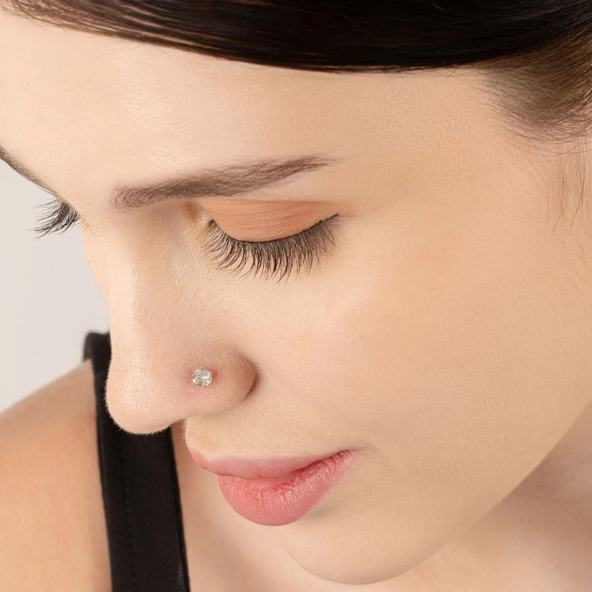Bold Glint Nose Pin - Image 4
