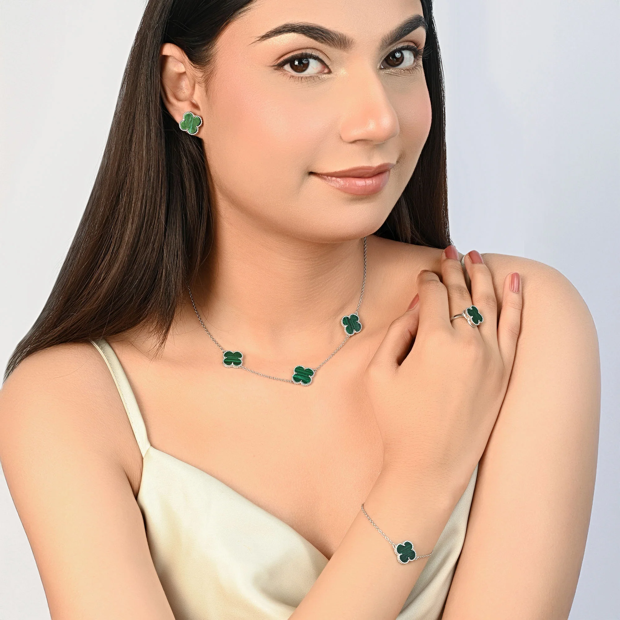 Clover Charm Jewellery Set - Image 32