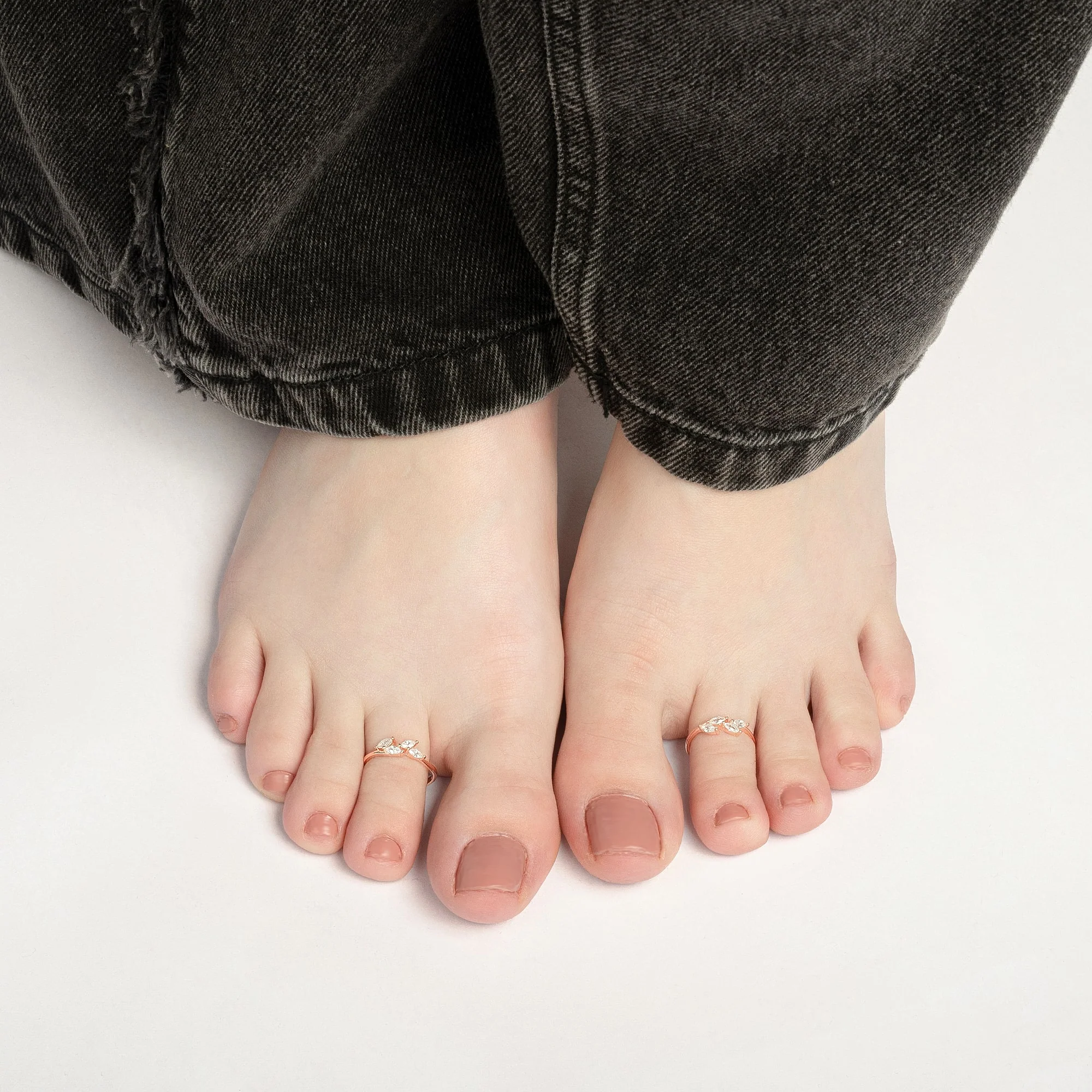 Crystal Flare Toe Ring - Image 3