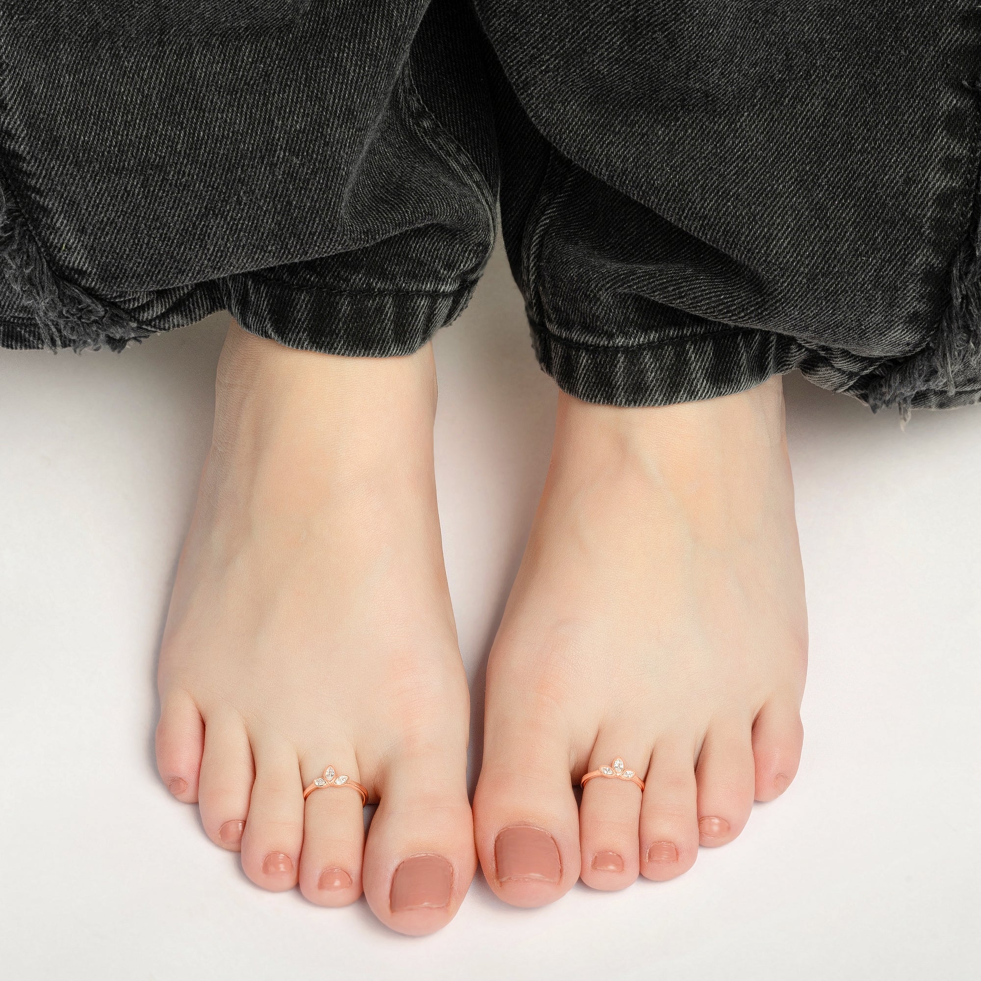Crystal Sprout Toe Ring - Image 4
