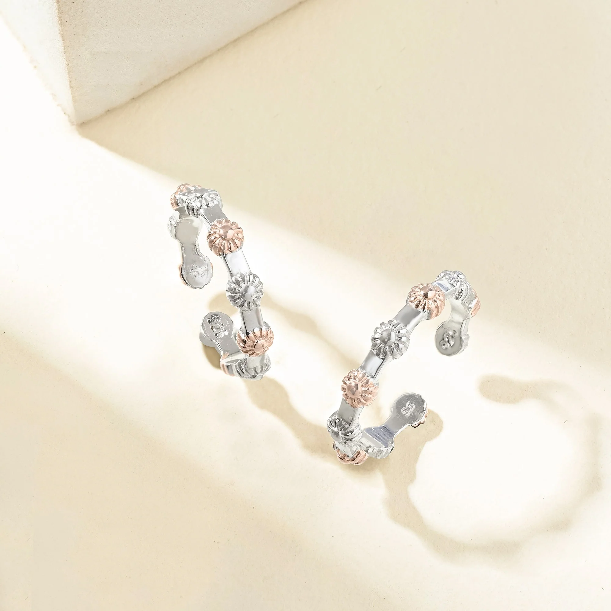 Dual-Tone Floral Toe Ring