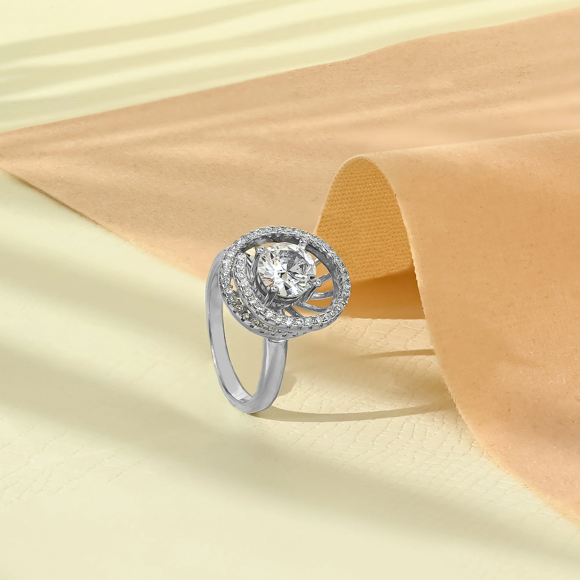 Elegant Glow Silver Ring - Image 3
