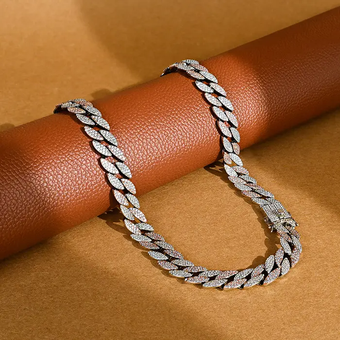 Studded Dual Tone Chunky Chain - Image 4