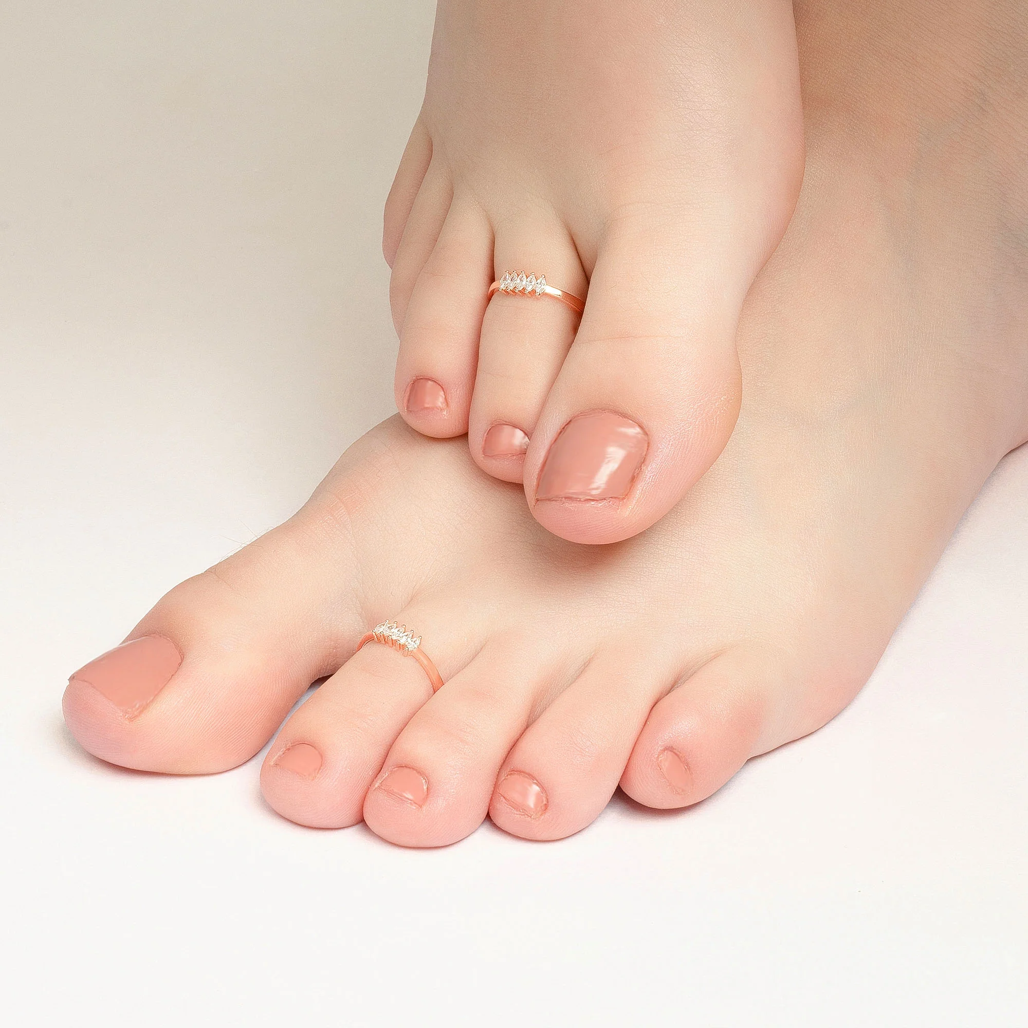 Glint Line Toe Ring - Image 4