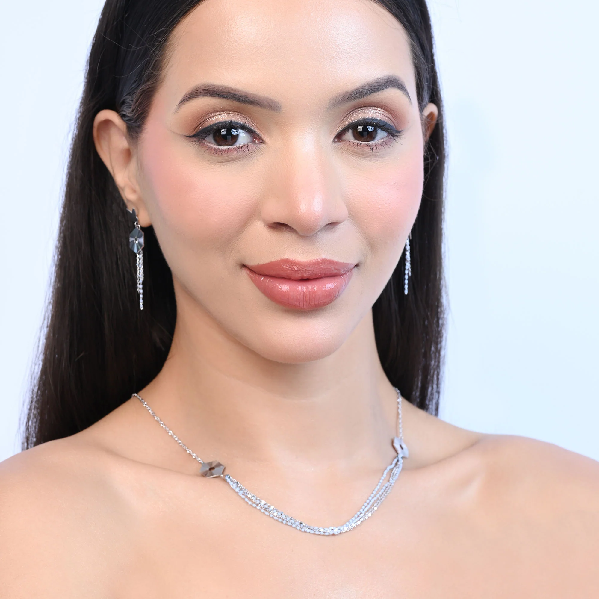 Hexa Flutter Silver Necklace Set - Image 3