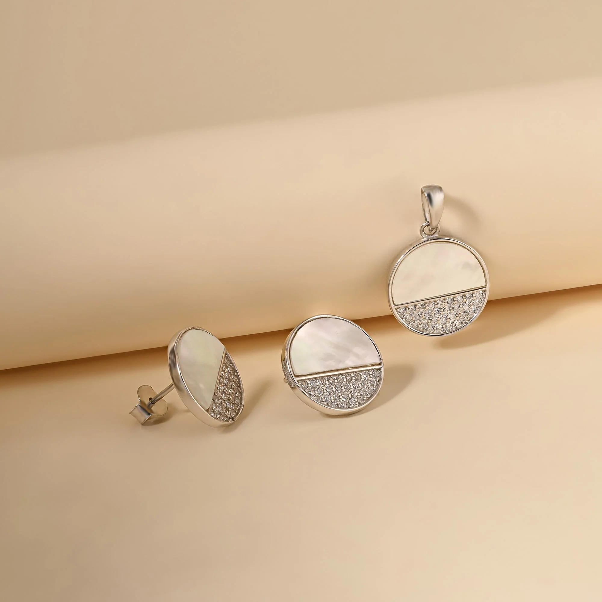 Ivory Elegance Circle Pendant Set