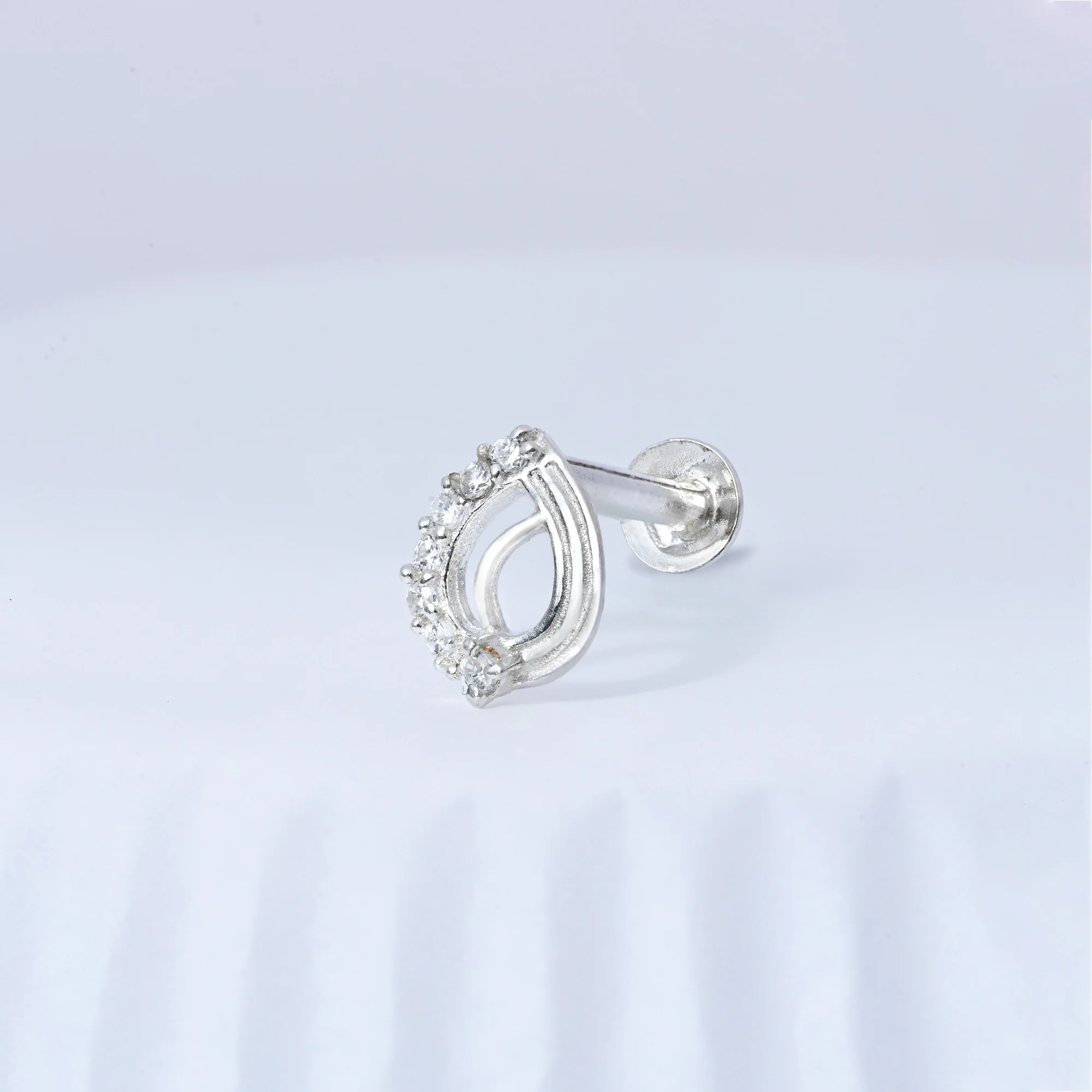 Leaf Curve Silver Nose Pin - Image 3