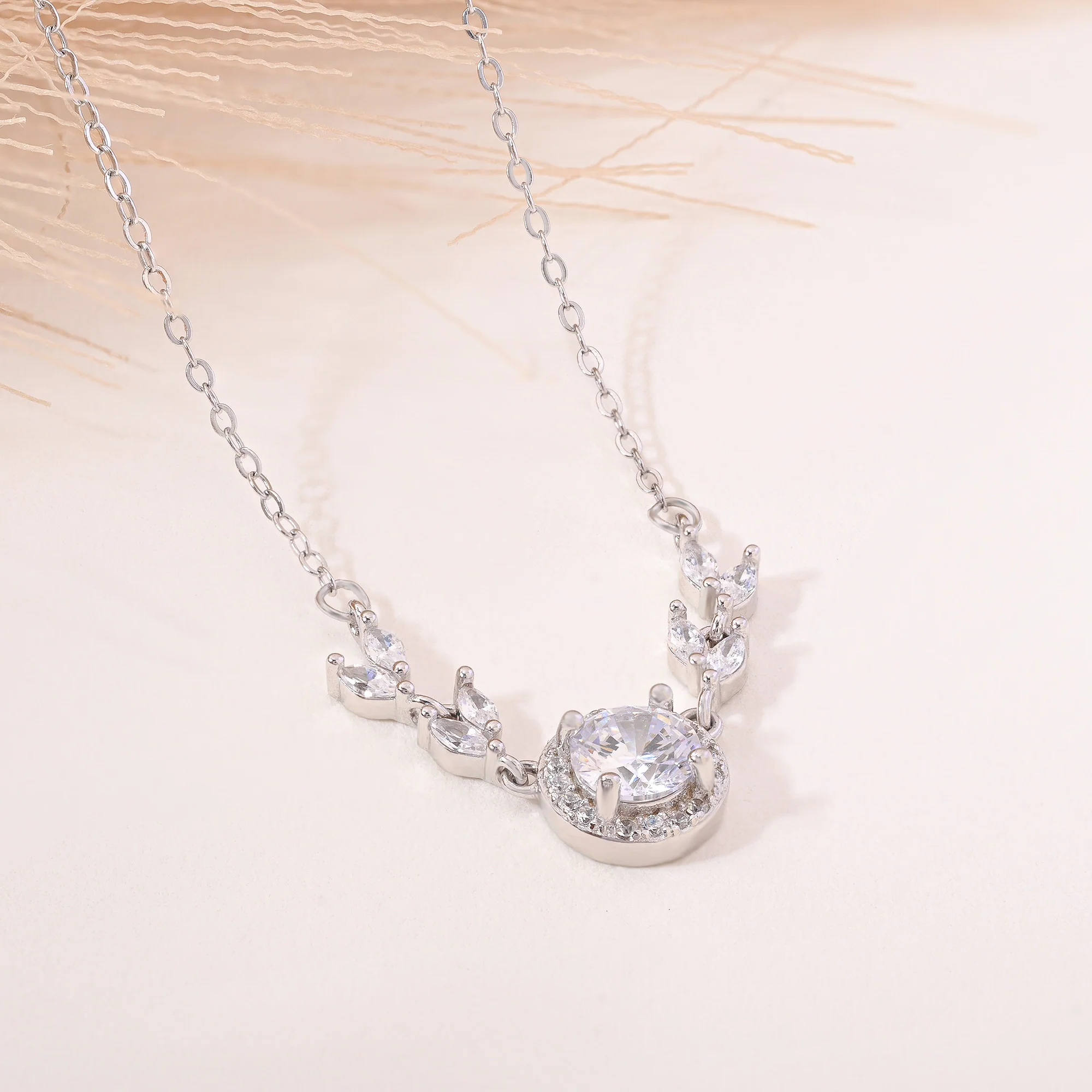 Leaf Motif Circle Necklace - Image 3