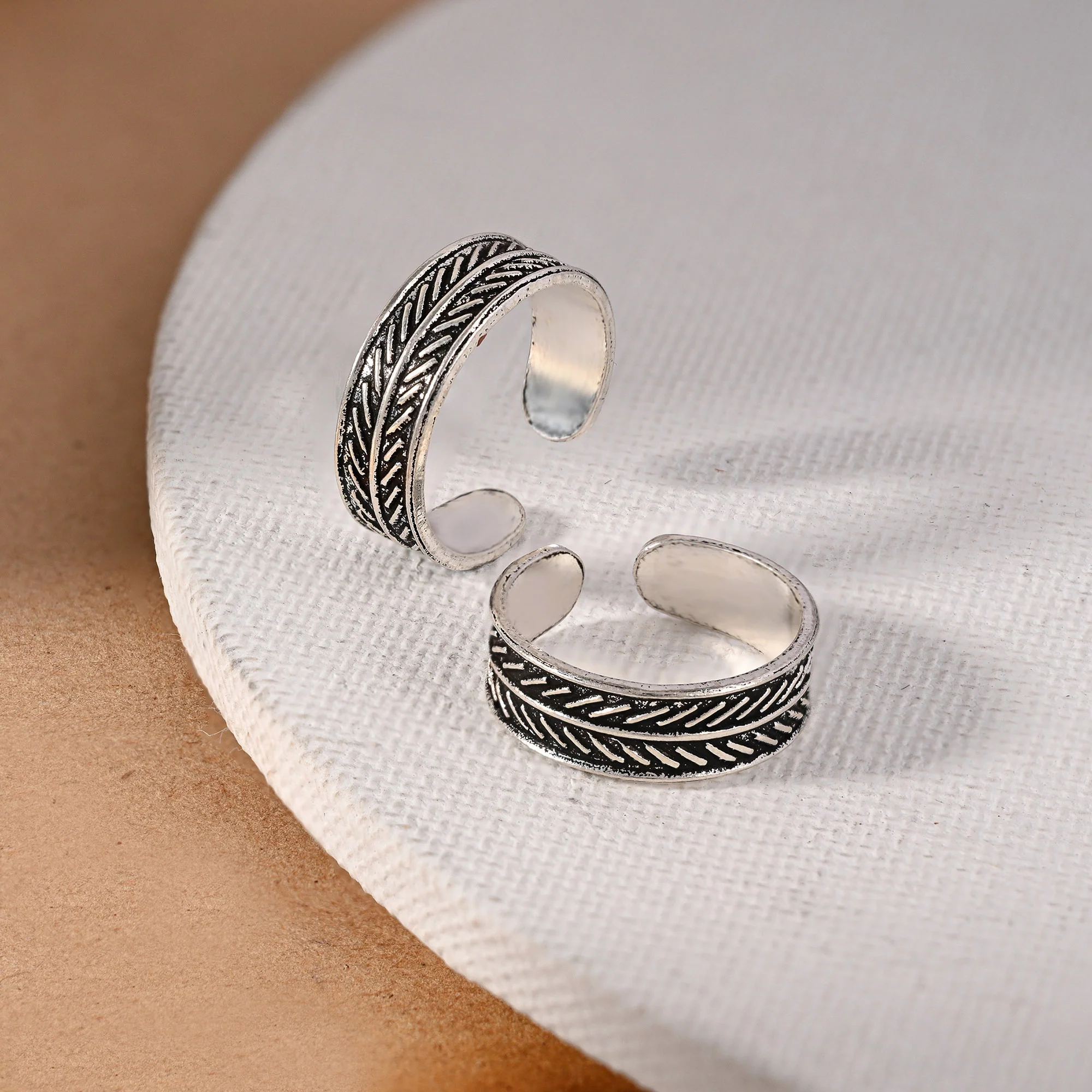 Line Motif Toe Ring - Image 3