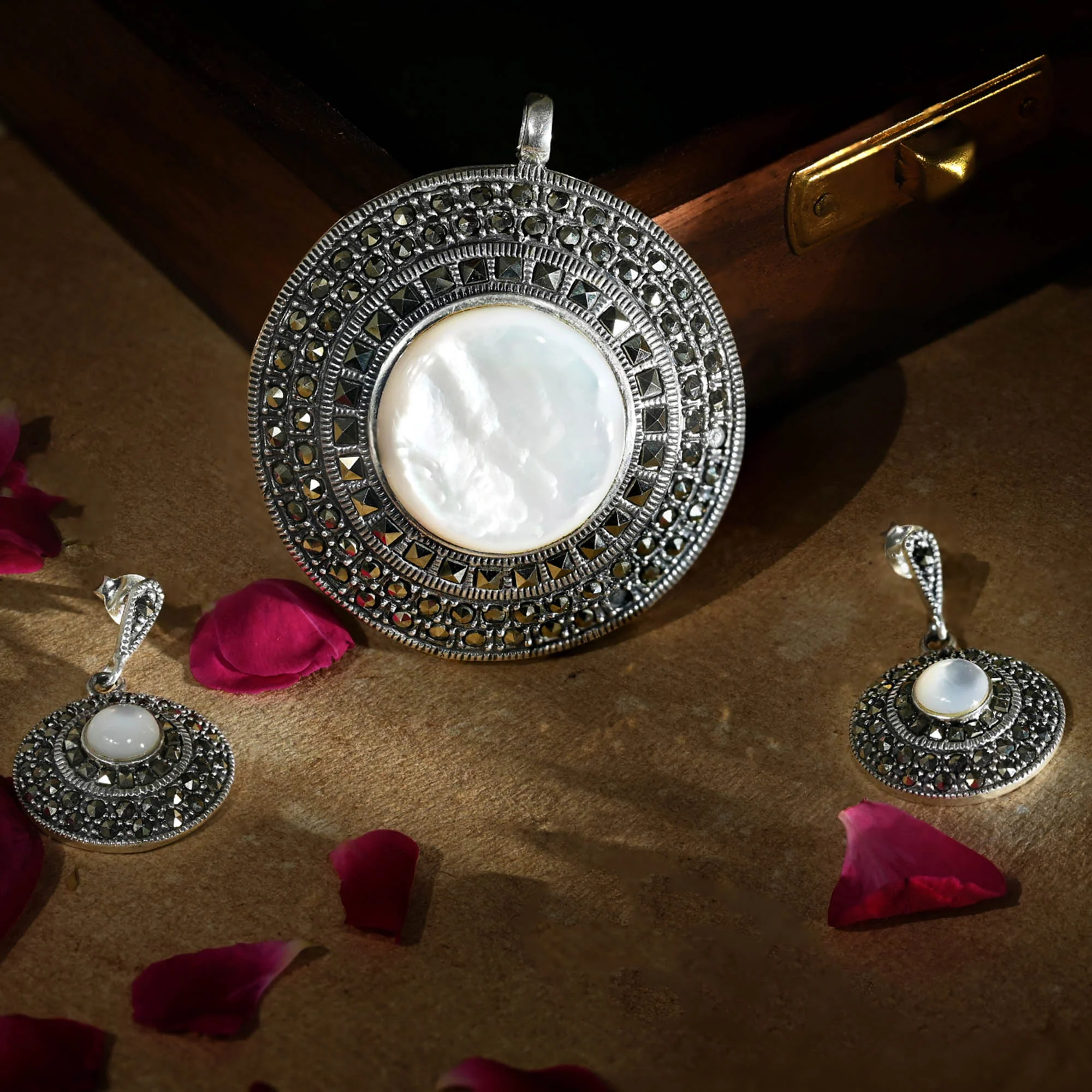 Mother of Pearl Pendant Set - Image 4