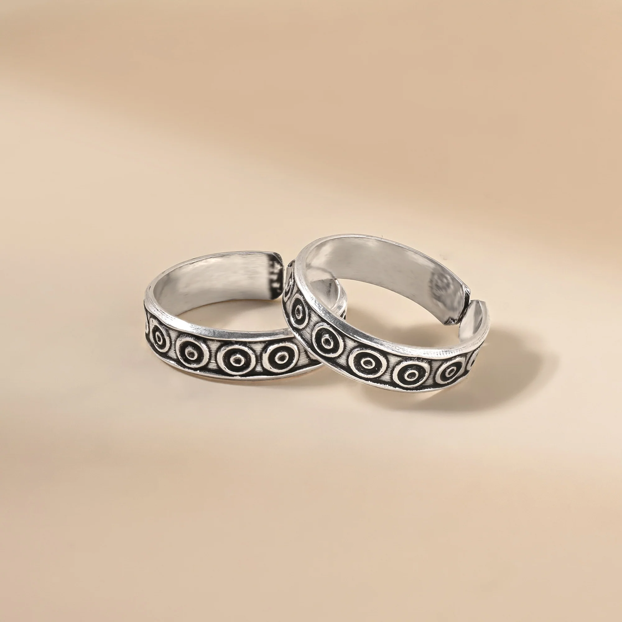 Oxidized Dot Toe Ring