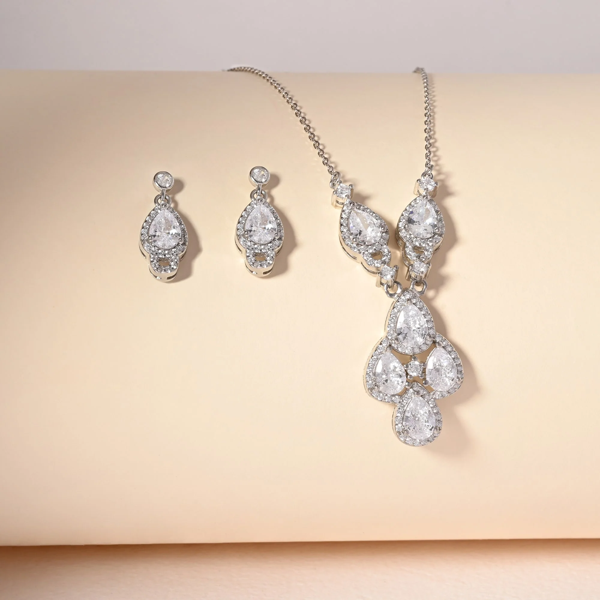 Pear-Fiction Necklace Set - Image 3