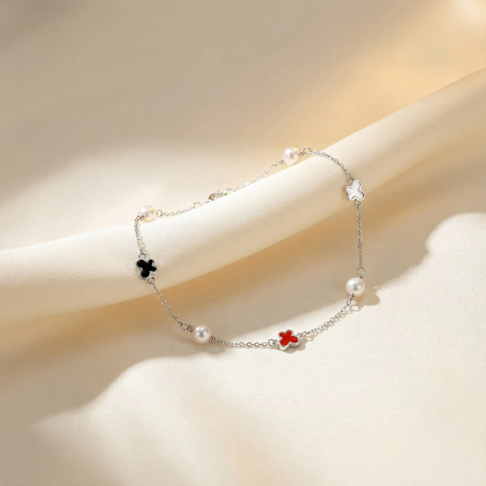 Pearl Clover Chain Bracelet - Image 7