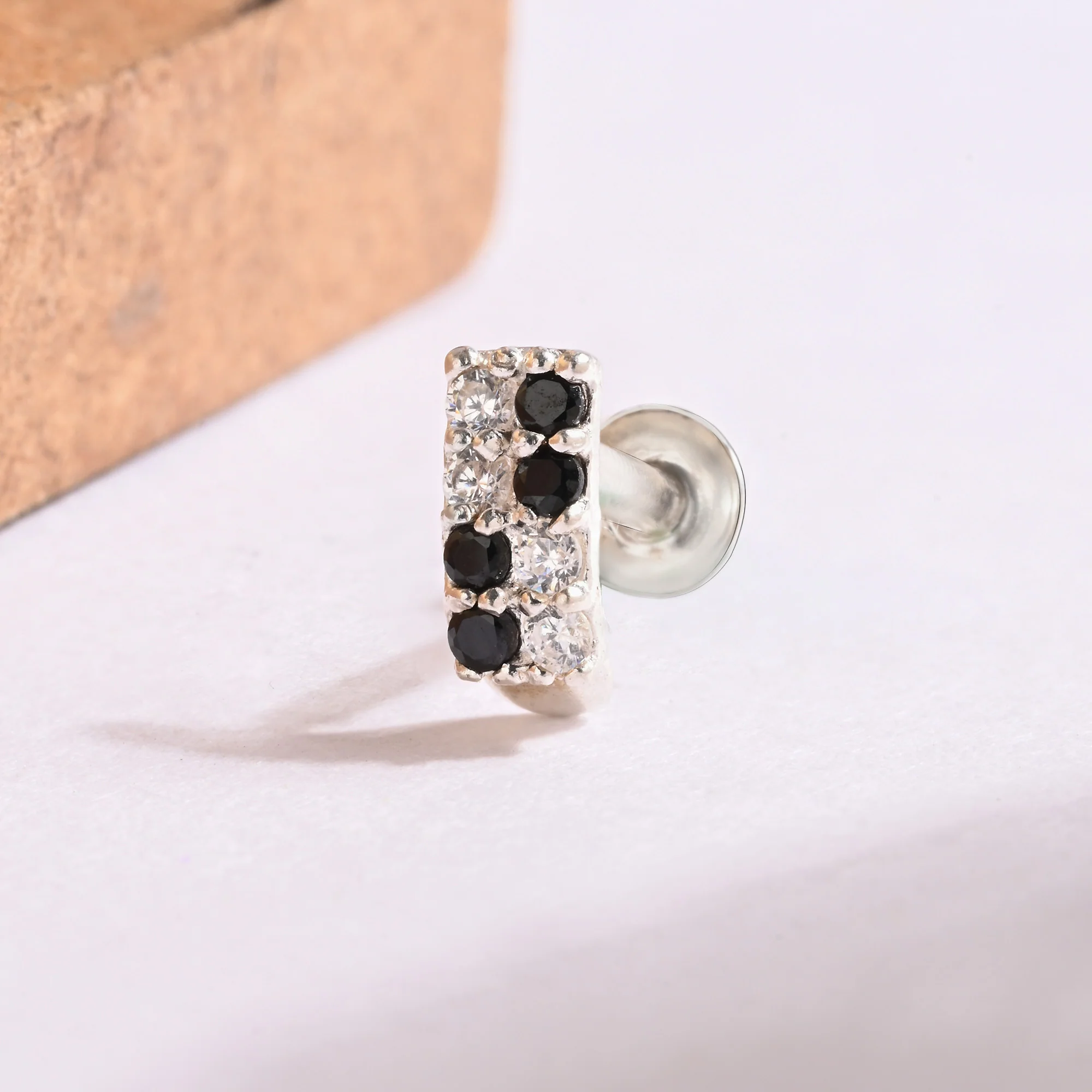 Radiant Bar Silver Nose Pin - Image 4