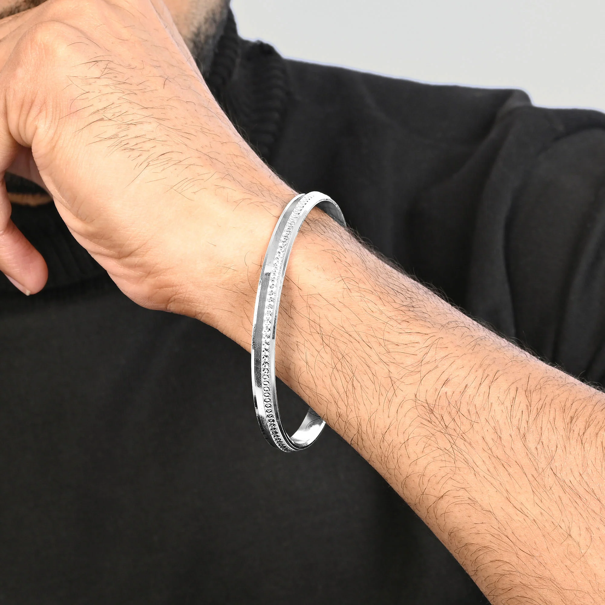 Silver Dotline Engraved Kada - Image 3