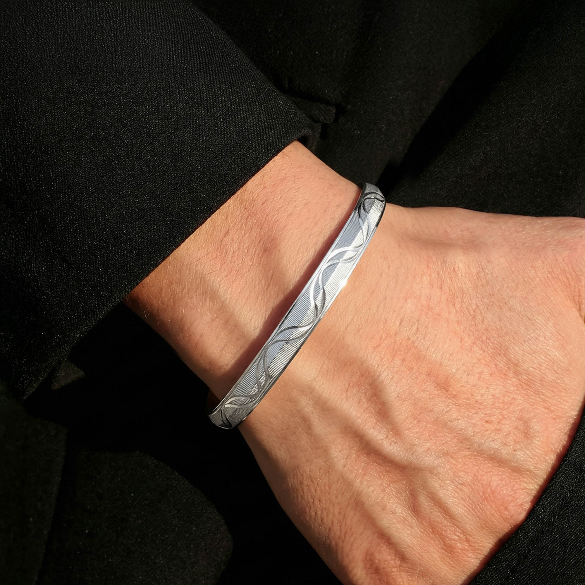 Silver Flowline Engraved Kada - Image 5