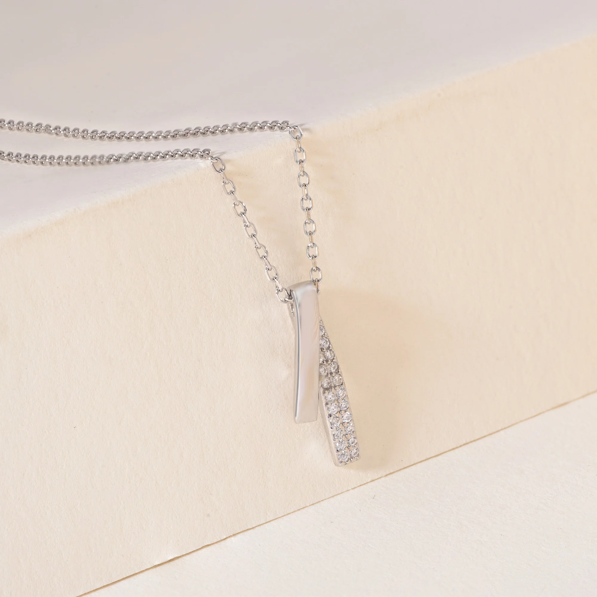 Sleek Dual Bar locket chain