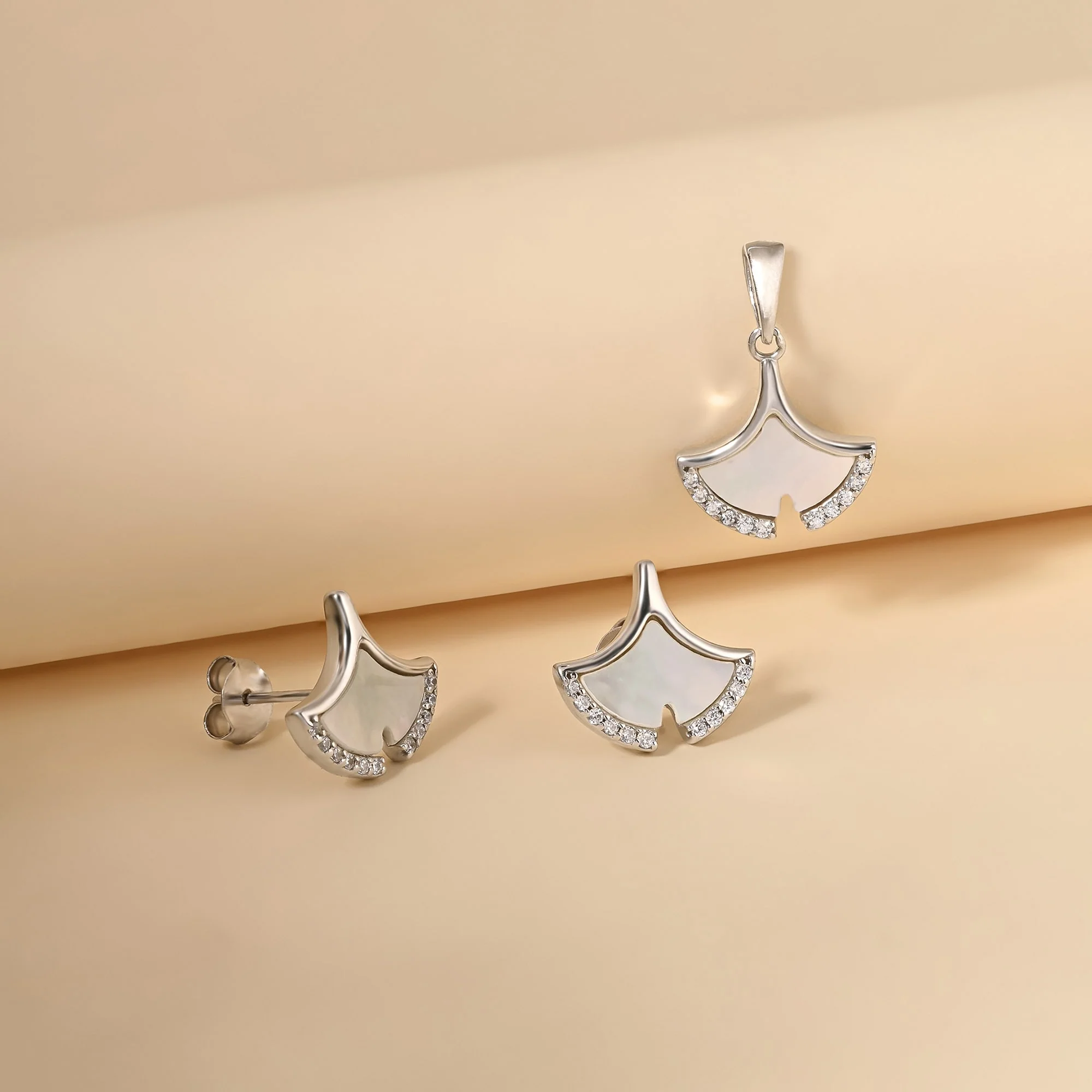 Splendor Seashell Pendant Set - Image 9