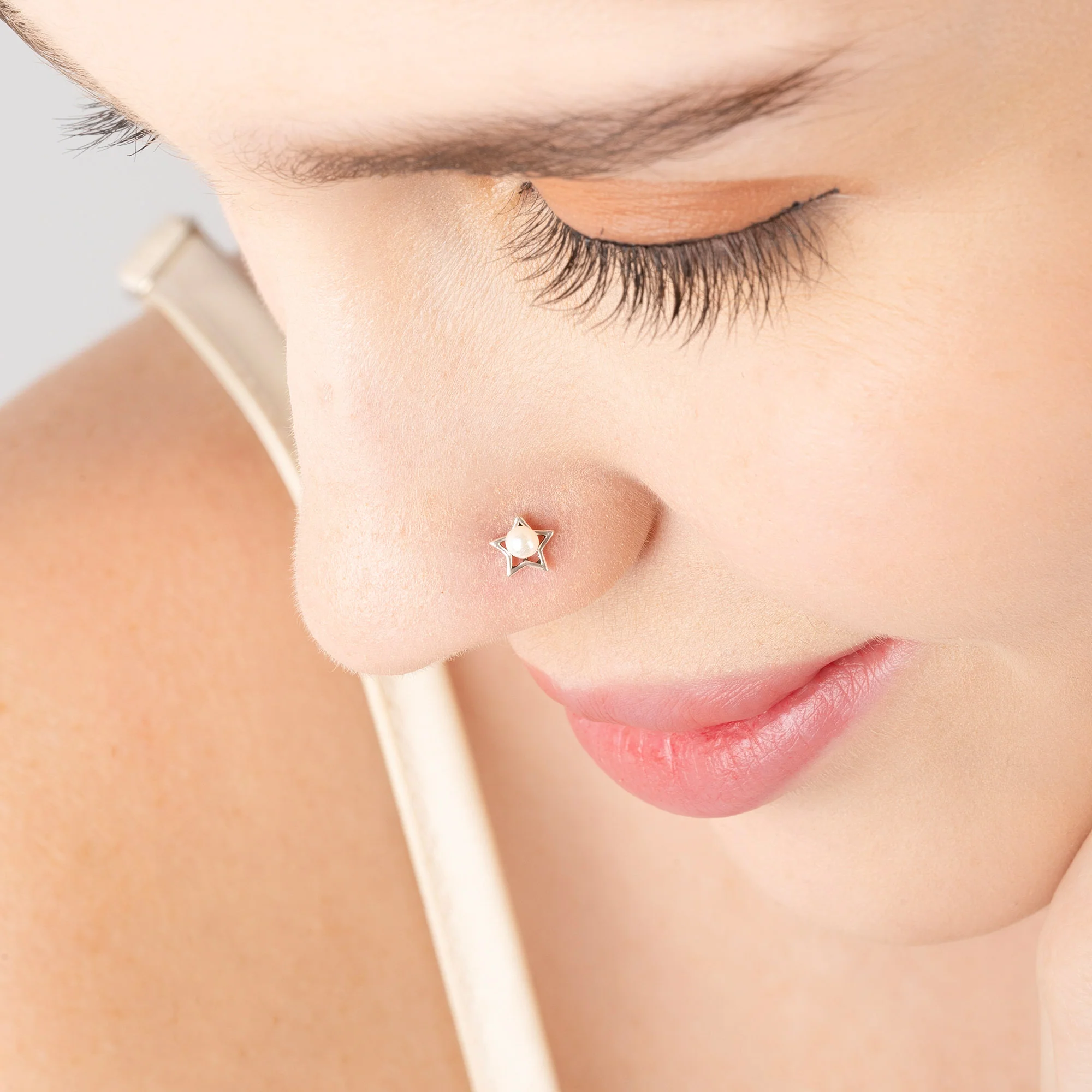 Starry Pearl Spark Nose Pin - Image 3