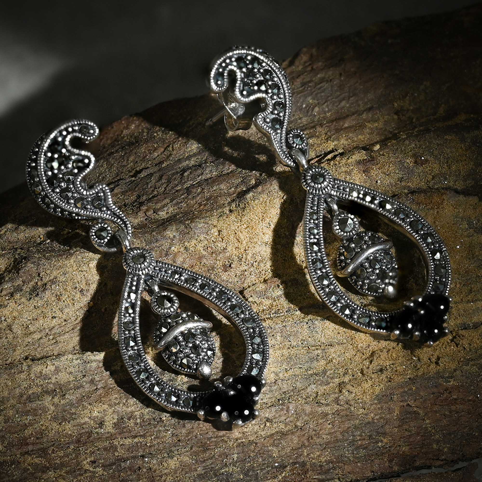 Teardrop Leaf Dangler Earrings - Image 3