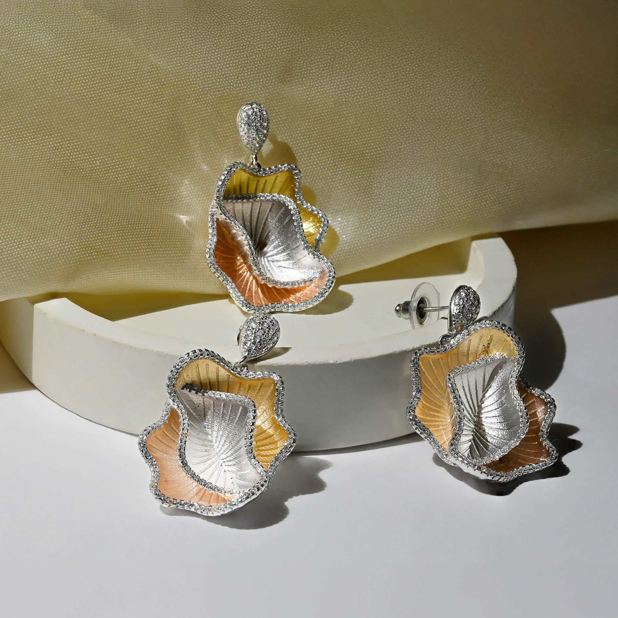 Textured Leaf Motif Pendant Set - Image 2