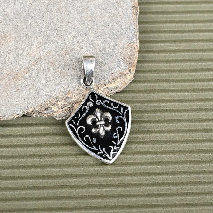 The Regal Fleur-de-Lis Locket - Image 3
