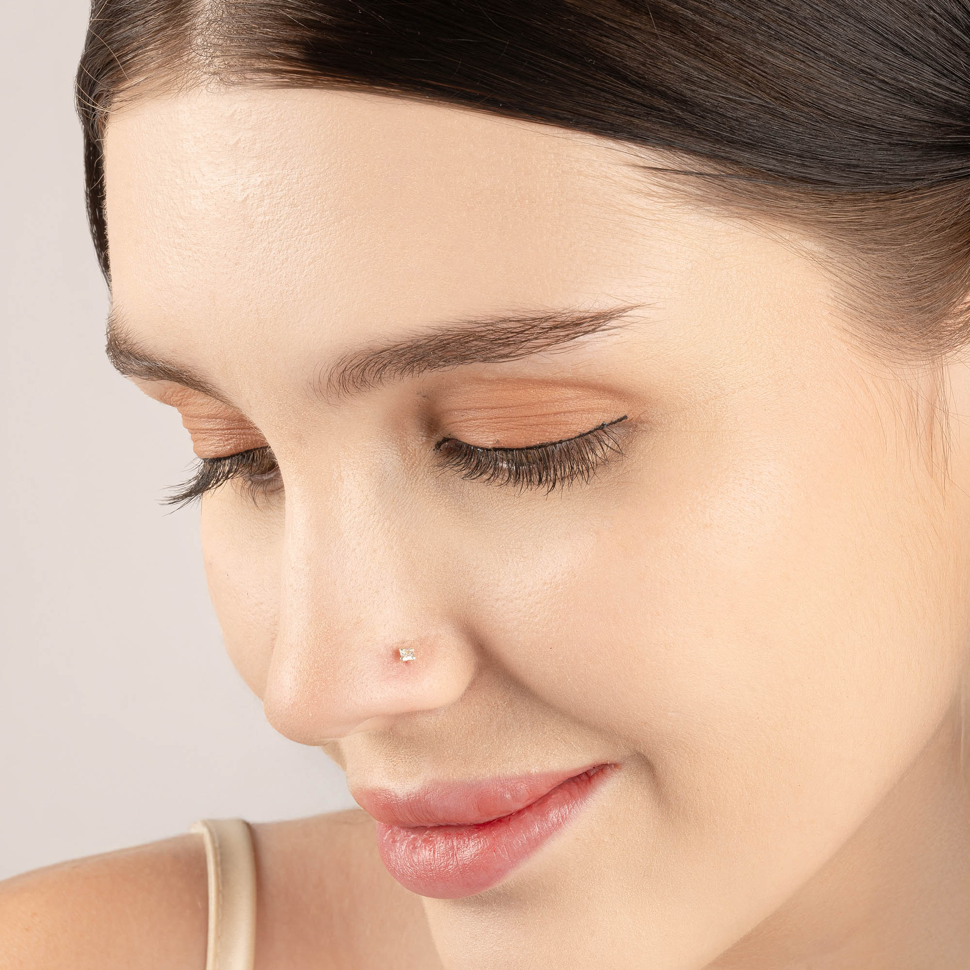 Twinkle Dot Nose Pin - Image 3