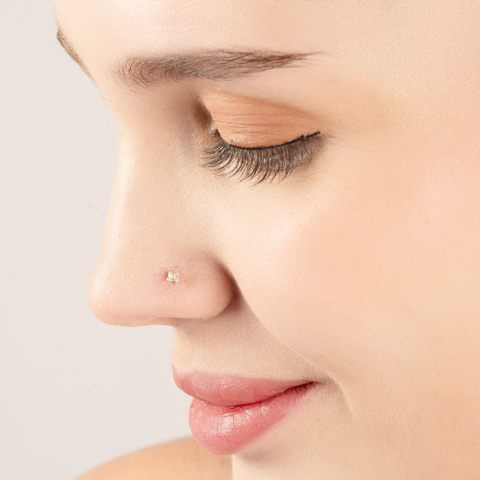 Twinkle Dot Nose Pin - Image 4