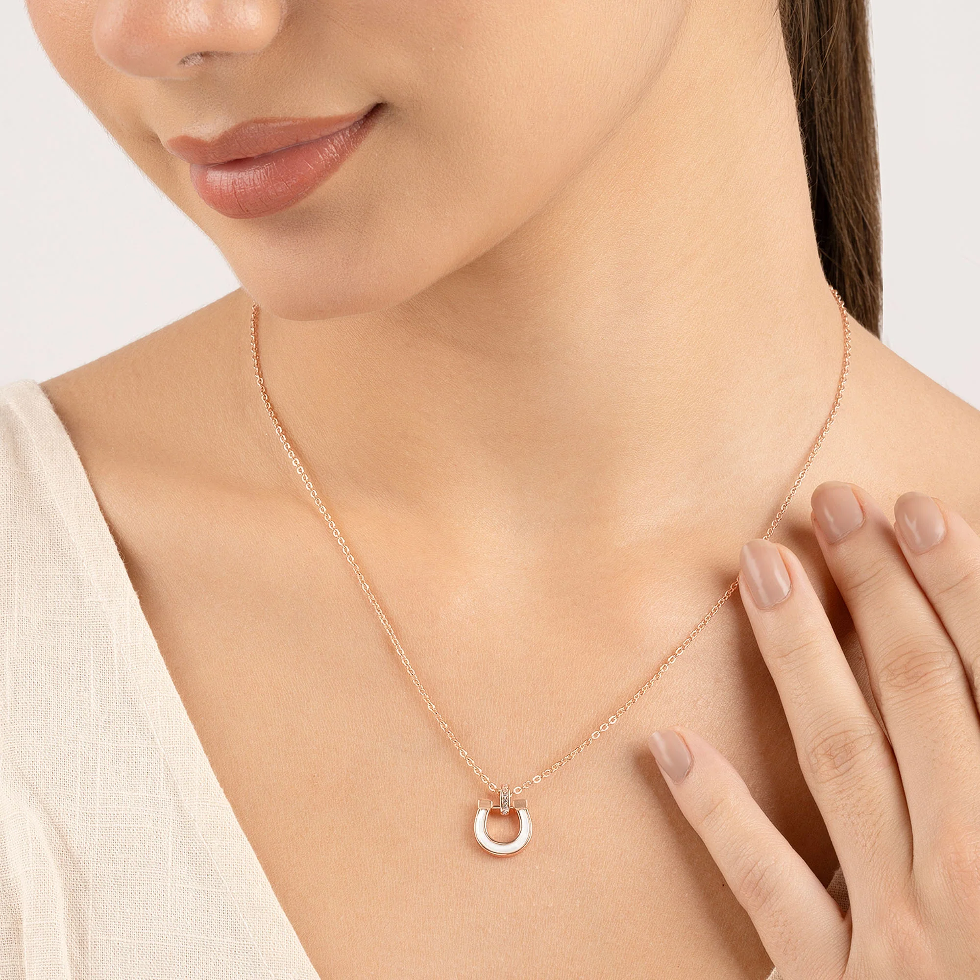 Horseshoe Pendant Necklace - Image 3